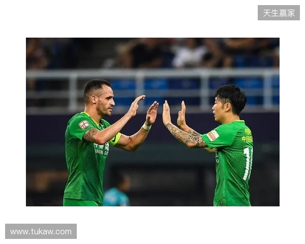 内维尔:切尔西实力能进欧冠区,但与争冠球队差距明显